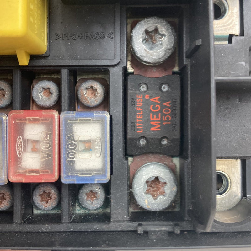 1999-2004 Land Rover Discovery II L550 Engine Fuse Box OEM #5068M