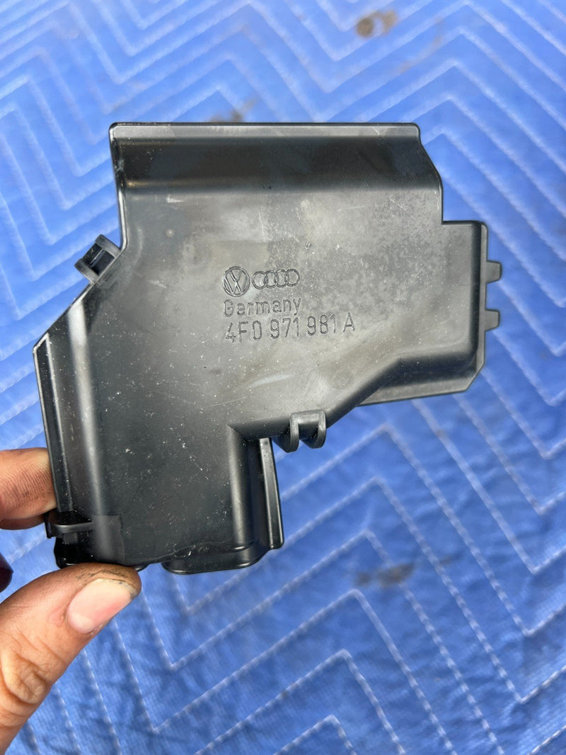 2005-2011 Audi A6 Front Engine Control Fuse Box Housing Cover OEM #3401EM