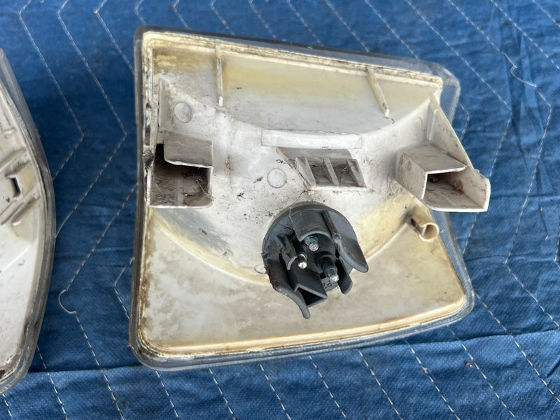 1992-1995 Volvo 940 740 Front Left & Right Turn Signal Light Pair OEM #3247EM