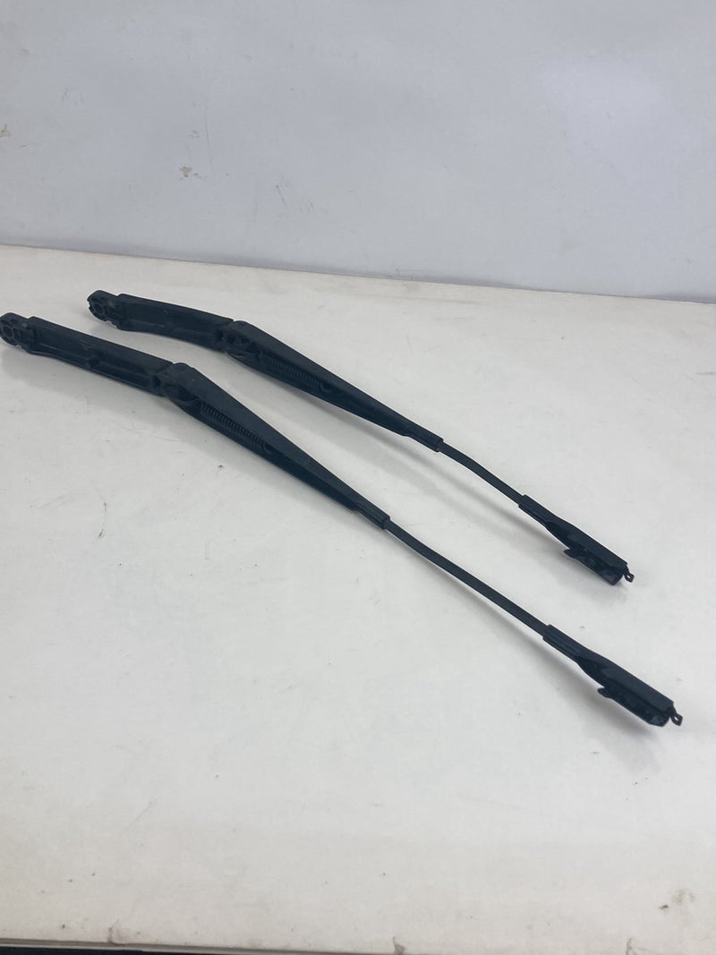 2003-2006 Volvo XC90 Windshield Wiper Arm Pair 30753819 30753817 OEM #4828M