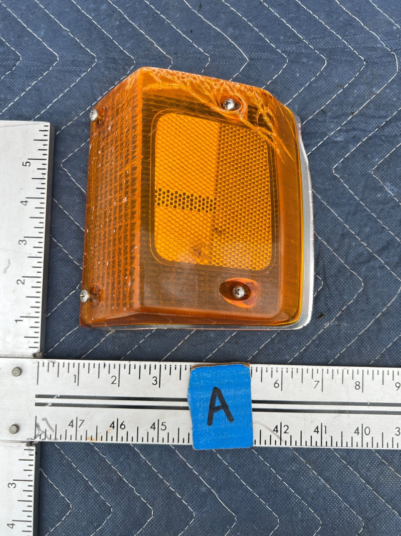 1967-1974 Volvo 140 142 144 145 Driver Left Turn Signal Lens Amber OEM #4870EM