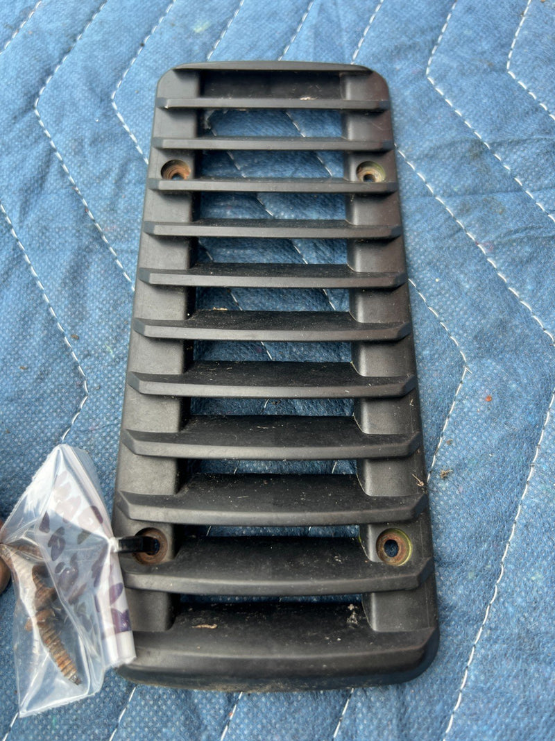 1986-1993 Volvo 240 245 Wagon Rear Right RH Exterior Air Vent OEM #4057EM