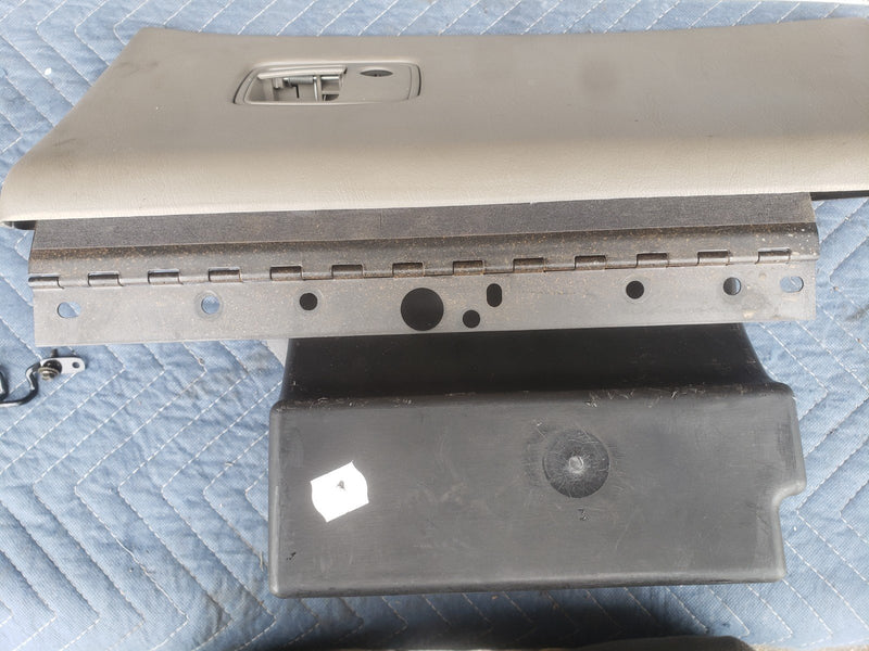 2000-2005 Chevy Impala Glove Box Compartment Door Assembly 10326855 OEM #2164CN
