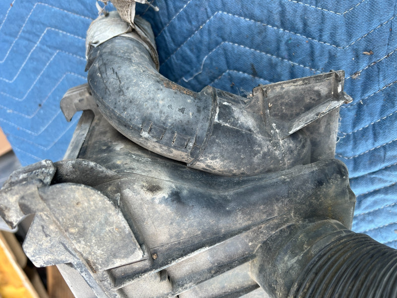 1986-1993 Volvo 240 244 Sedan Air Intake Cleaner Assembly 1266791 OEM #4245EM