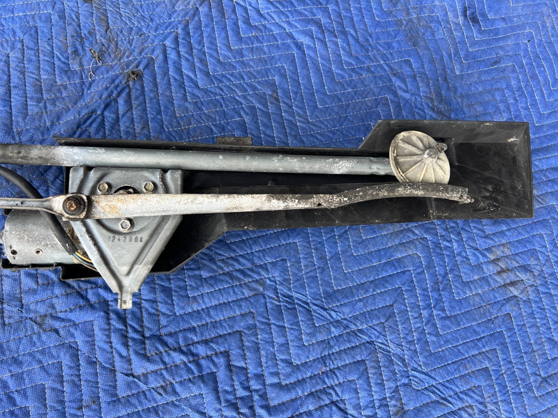 1992-1995 Volvo 940 740 Windshield Wiper Transmission 3518120 OEM #3261EM