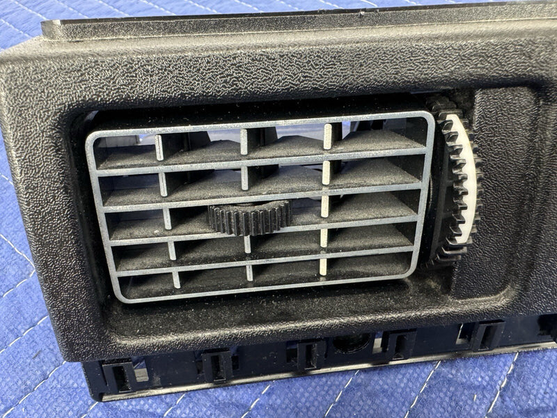 1975-1980 Volvo 240 260 Center Dash Vent Assembly HVAC Heat Cool 1234537 #3834E