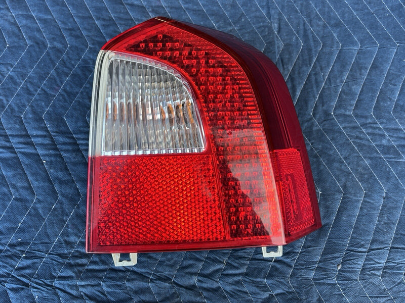 2008-2013 Volvo XC70 Right Rear Lower Tail Light Assembly 30698984 OEM #4357E
