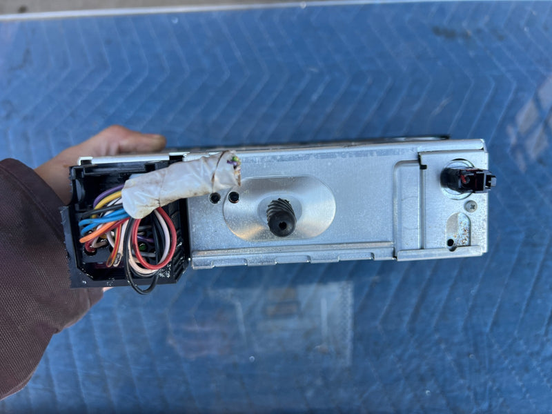 2000-2005 BMW 330xi 325xi E46 AM FM Stereo Radio Head Unit CD Player OEM #4761EM