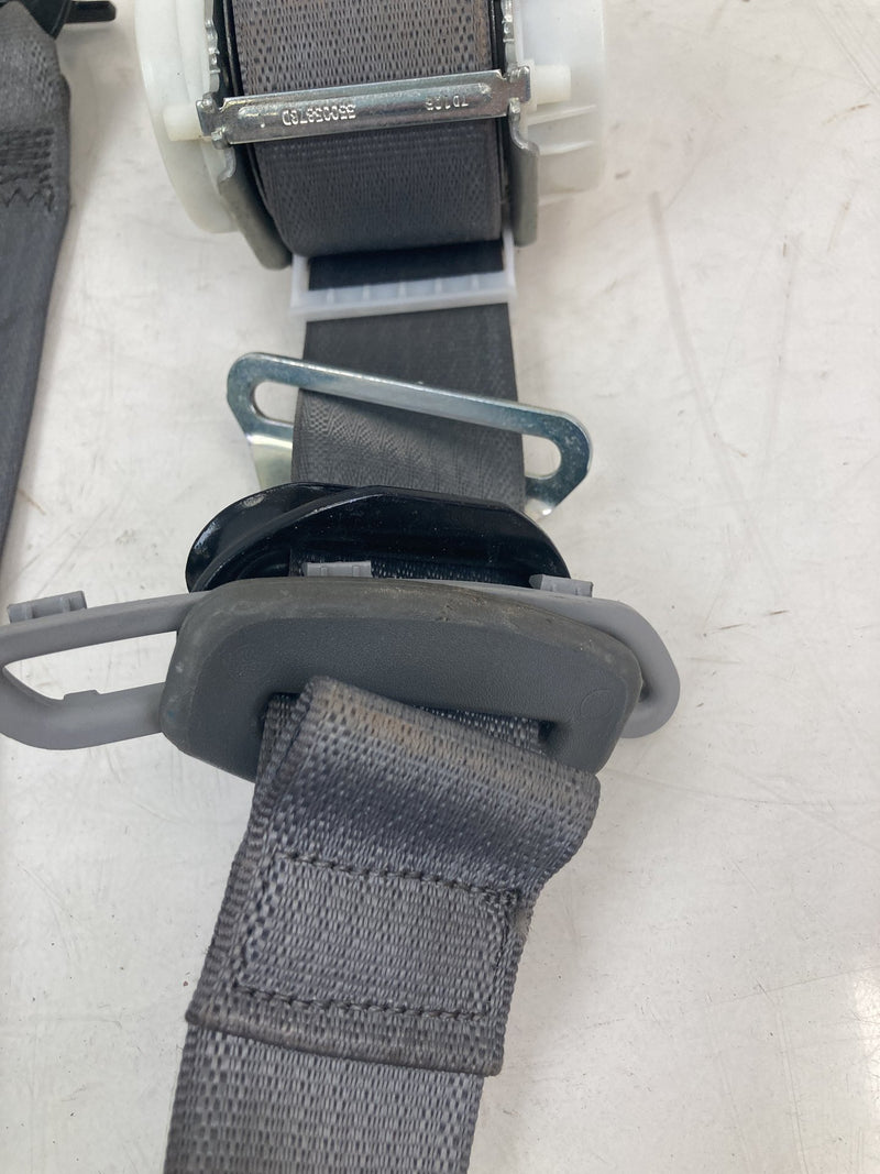 2014-2018 Chevrolet Silverado GMT900 Seat Belt Rear Right 19301676 OEM #5616M