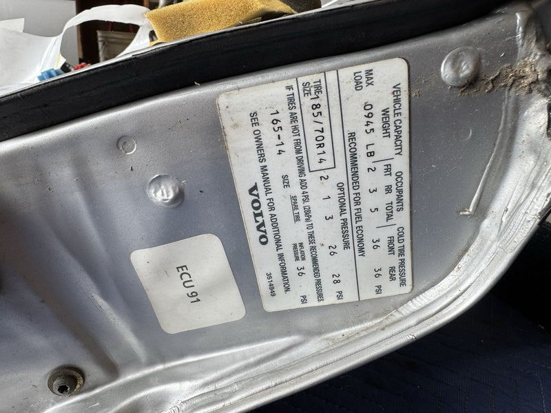 1986-1993 Volvo 240 244 Sedan Passenger Right Front Door Silver Metallic #4861E