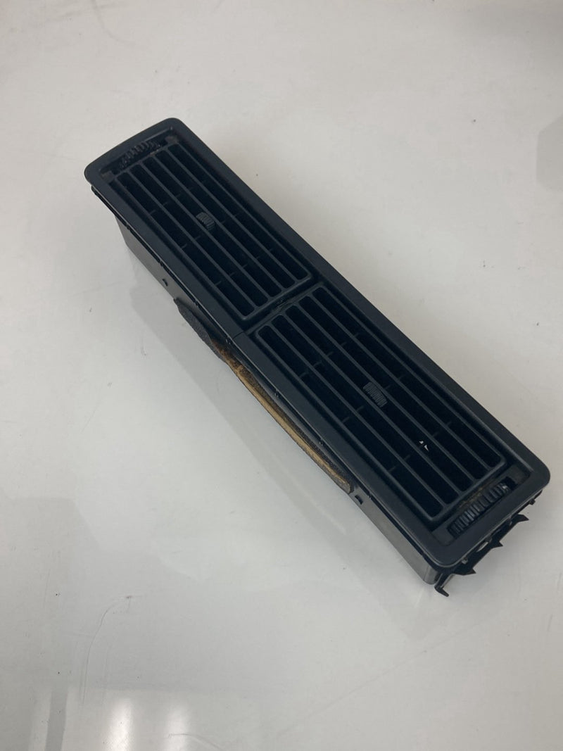 1992 Volvo 940 944 - Dash Vent PN: 9407692 9407691