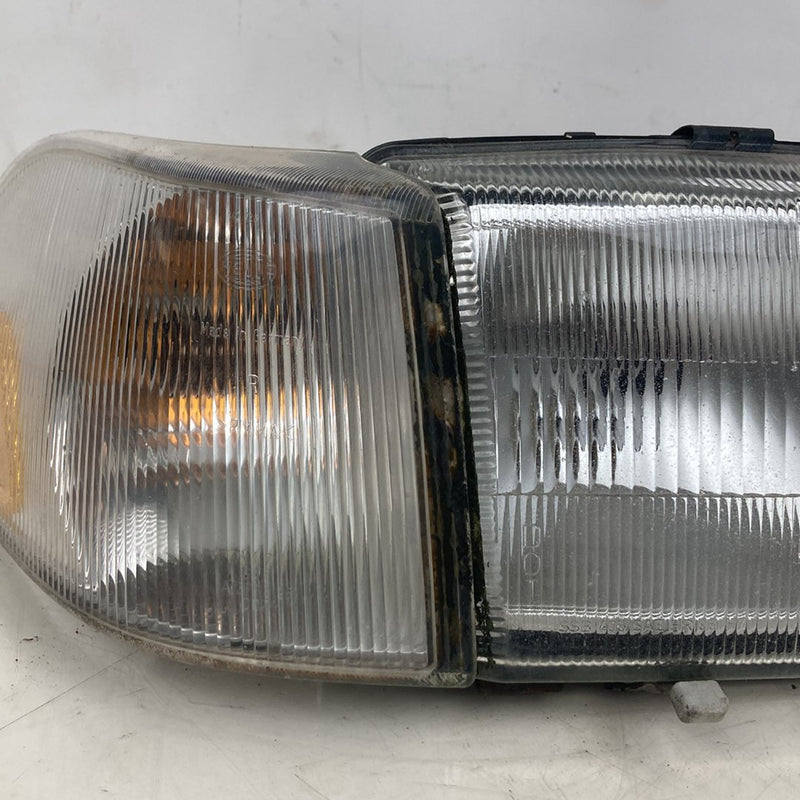 1998-2000 Volvo V70 Headlight Assembly Right 9169525 OEM #5194M