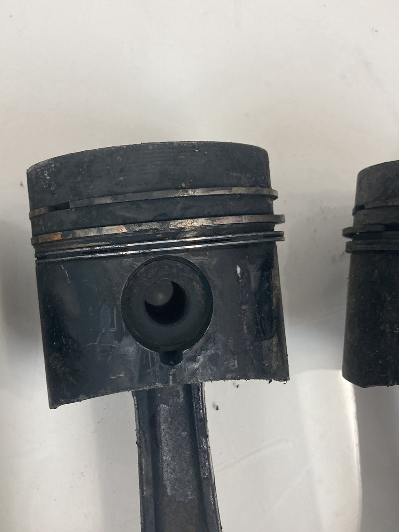 1980 Volvo 244 - Piston