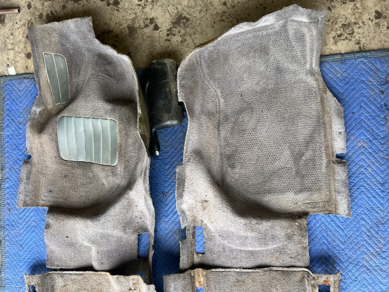 1992-1995 Volvo 940 740 Wagon Front & Rear Charcoal Molded Carpet Set OE #3294EM