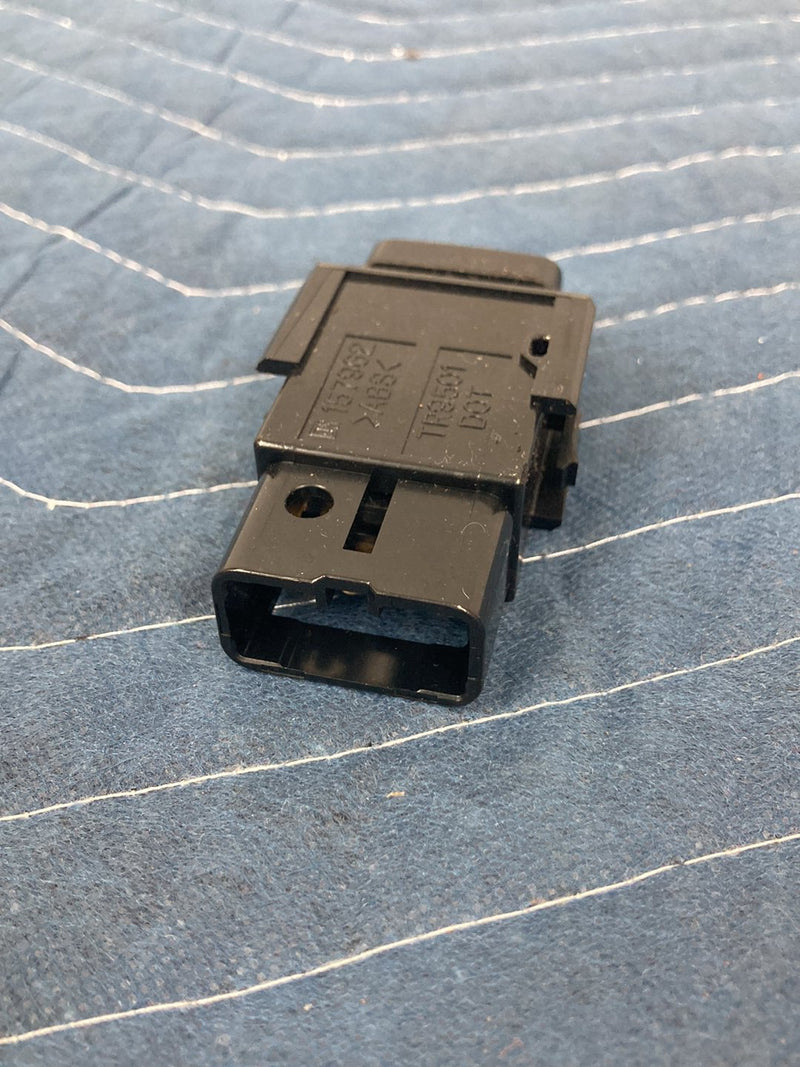 2000 Toyota Sienna L10 - Hazard Light Switch PN: TR9501 157962