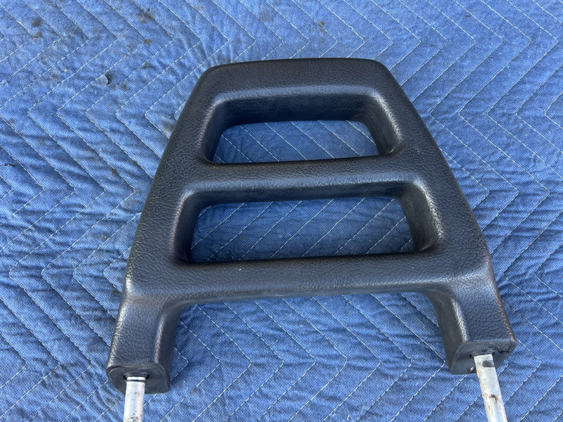 Volvo 240 - Headrest
