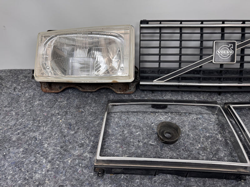 1975-1985 Volvo 240 TV Screen Headlight Set w/Flat-hood Eggcrate Grille 1246618