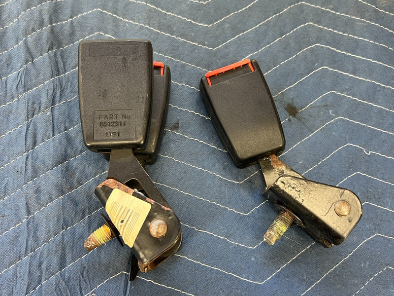 1992-1995 Volvo 940 740 Wagon Only Rear Seat Belt Buckle Receiver Set OE #3173EM