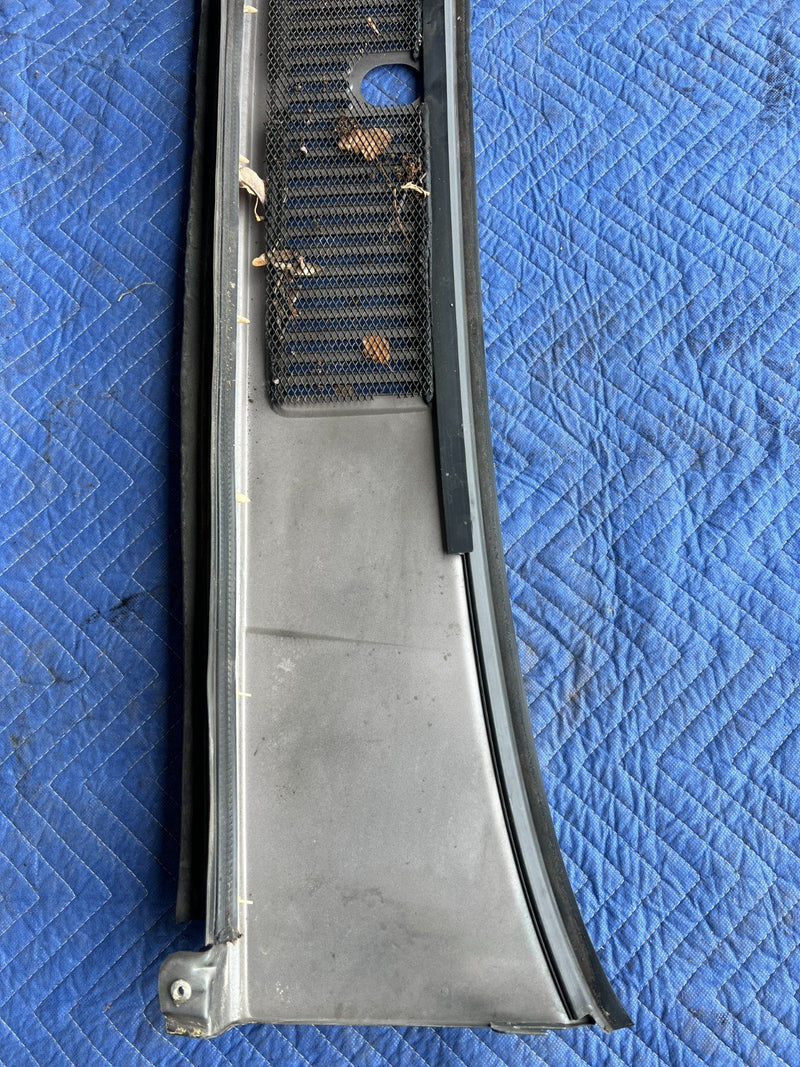 1989-1995 Volvo 740 940 Sedan Front Windshield Cowl Trim Grille Gray OEM #3649EM