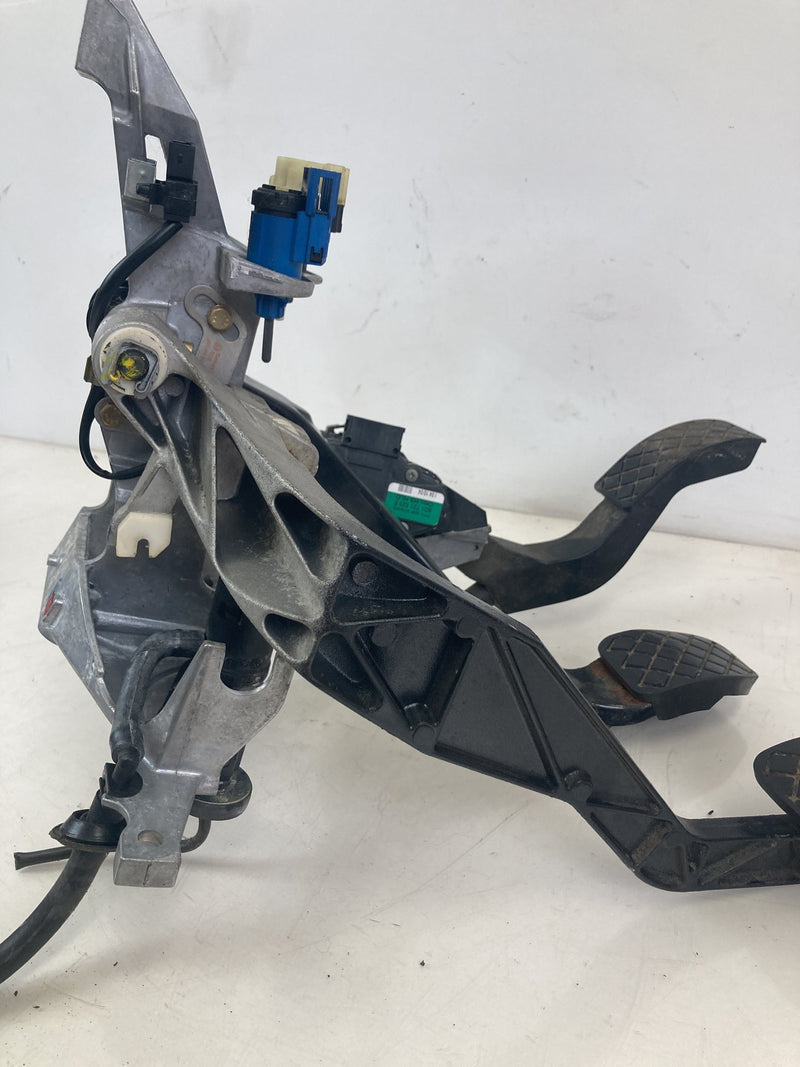2001-2005 Volkswagen Passat Manual Clutch Pedal Assembly OEM #5505M
