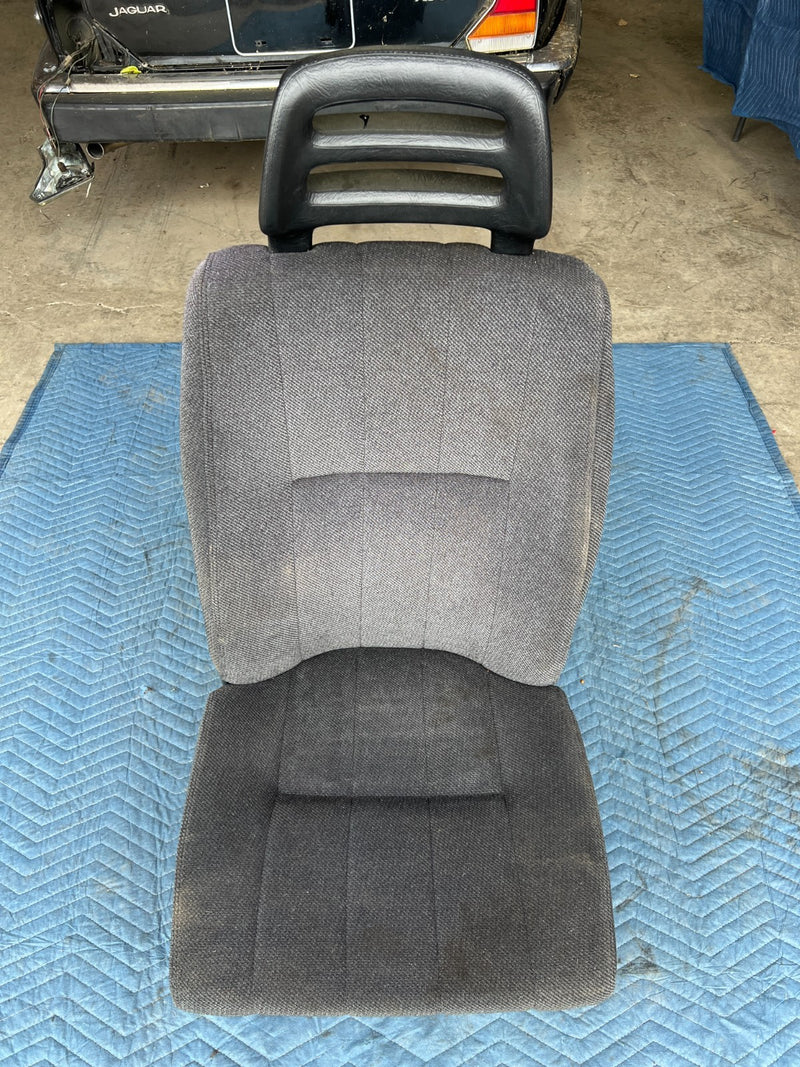 1986-1993 Volvo 240 244 Front Passenger Right Seat Gray Cloth *NICE* OEM #4405EM