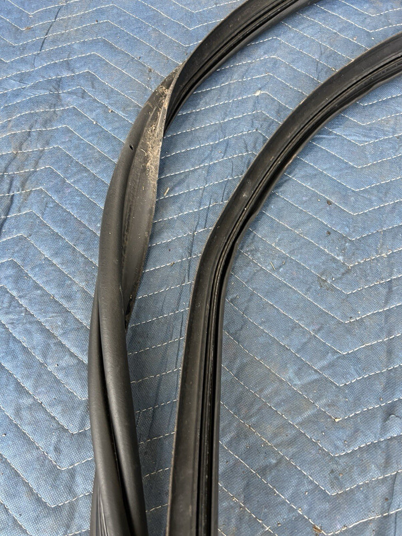 2008-2015 Volvo XC70 Rear Hatch Seal Weatherstripping Wagon Only OEM #4230E