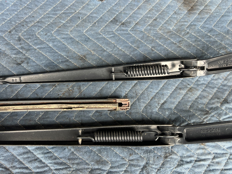 2008-2010 Nissan Rogue Front Right & Left Windshield Wiper Arm Pair OEM #2067CN