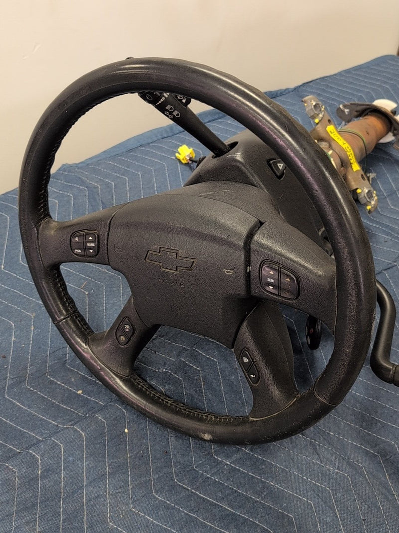 2003-2007 Chevy Suburban 1500 Steering Column w/Radio & Key Controls 26115795