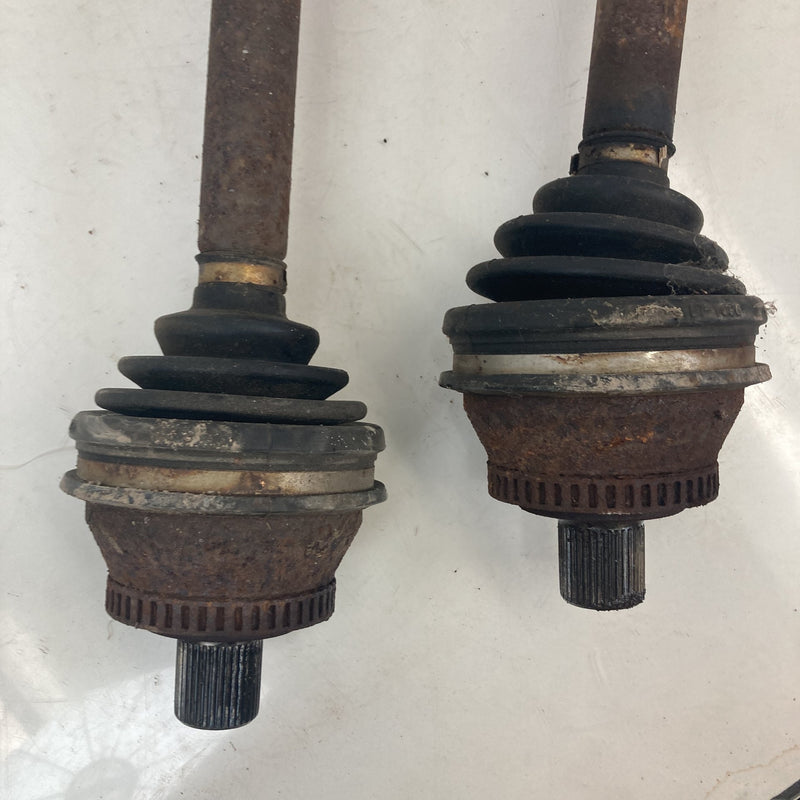 2001-2005 Volkswagen Passat Front CV Axle Bolts Manual AWD OEM #5518M