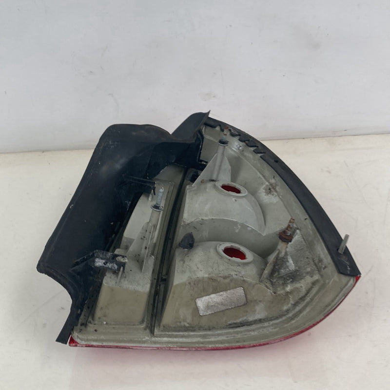 2002-2005 Lincoln Town Car Signature Tail Light Left WIX13B505A OEM #5137M
