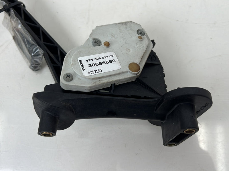 2004-2007 Volvo S60R V70R Accelerator Throttle Gas Pedal Assembly OEM #5791EM