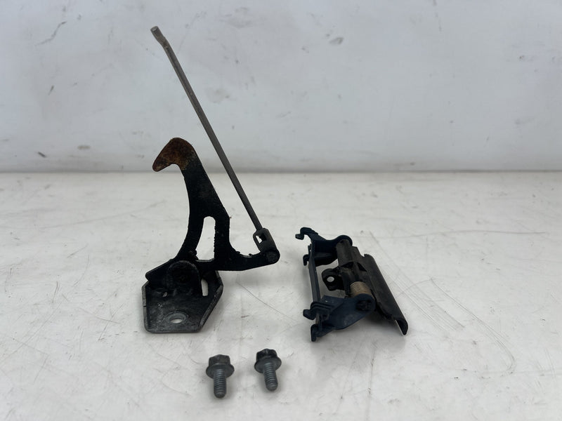 1998-2000 Volvo V70 S70 Front Engine Bonnet Hood Latch Catch 9203302 OEM