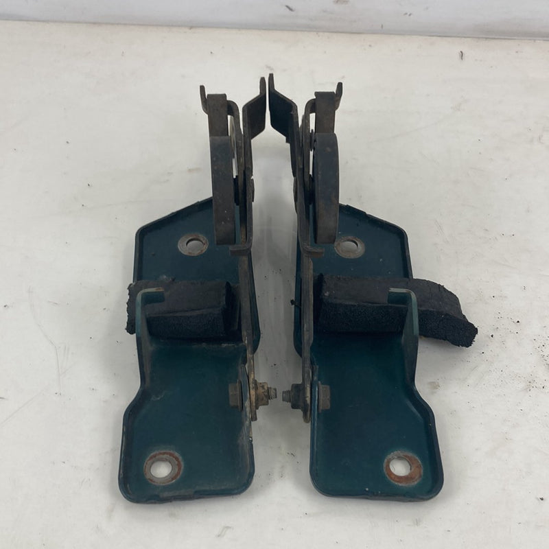 1995-1998 Chevrolet Silverado 2500 GMT400 Hood Hinge Pair 15690184 15690183 OEM