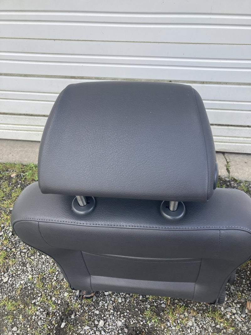 2001-2005 Volkswagen Passat Seat Front Pair Left Right Black OEM #5530M