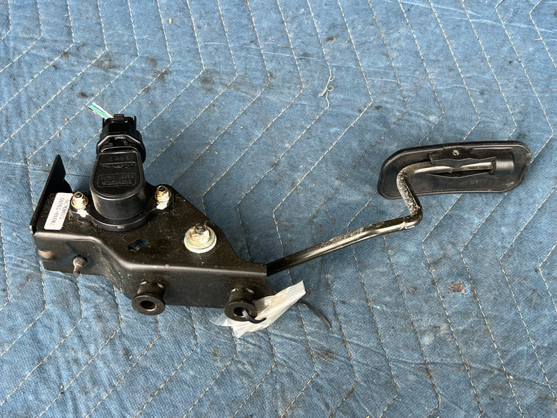 2002-2006  Toyota Camry Lexus ES300 Solara Gas Pedal Assembly OEM #106DU
