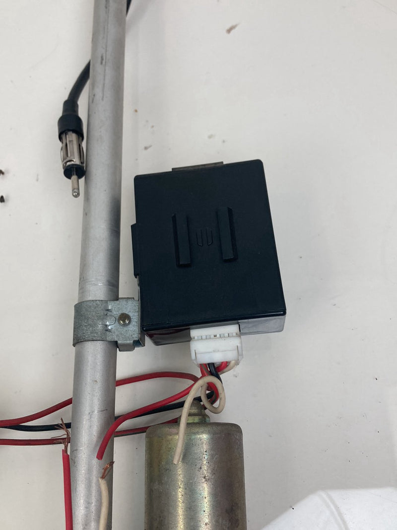 1992 Volvo 940 944 - Antenna PN: 3533343-1