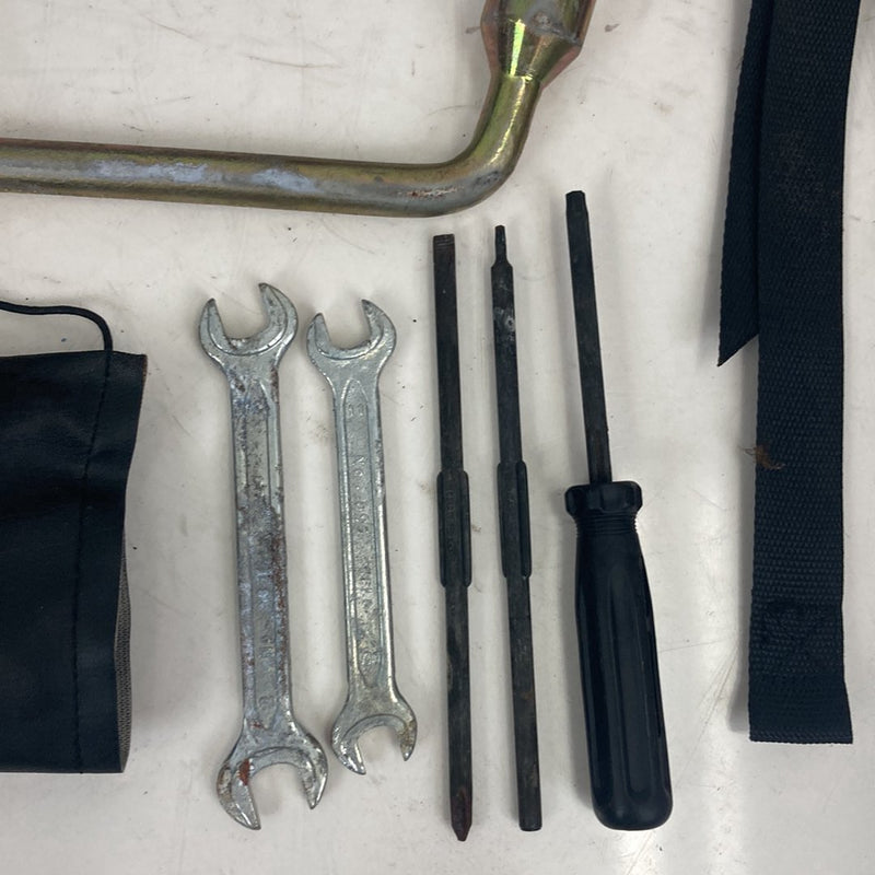 1998-2000 Volvo V70 S70 Emergency Spare Tire Scissor Jack Tool Kit OEM #5219M