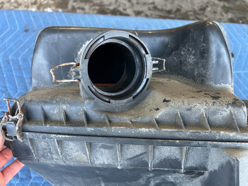 1989-1995 Volvo 740 940 Sedan Air Box Filter Cleaner Housing Assembly OE #3740EM