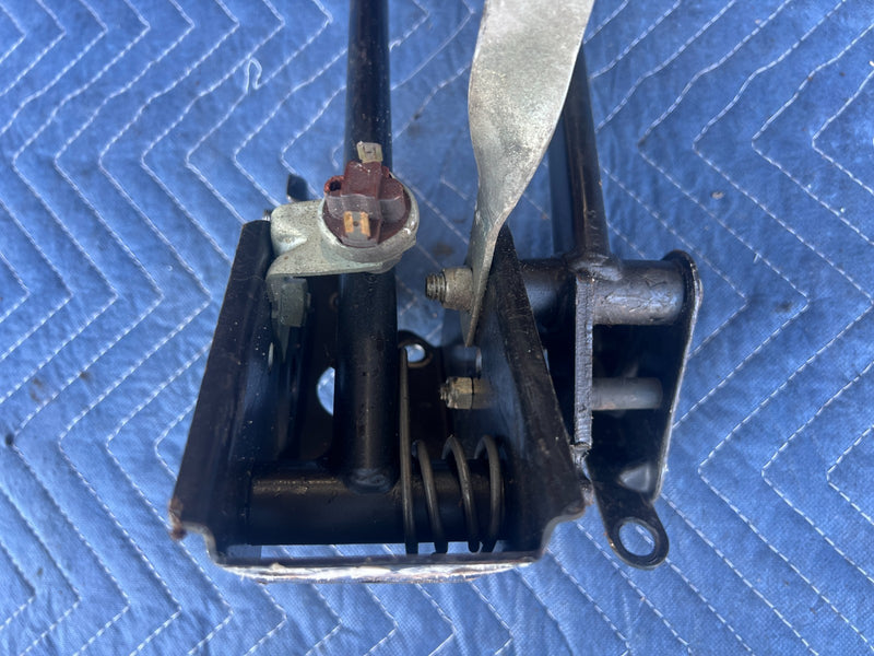 1967-1974 Volvo 140 142 144 145 Clutch & Brake Pedal Assembly Manual OEM #4922EM