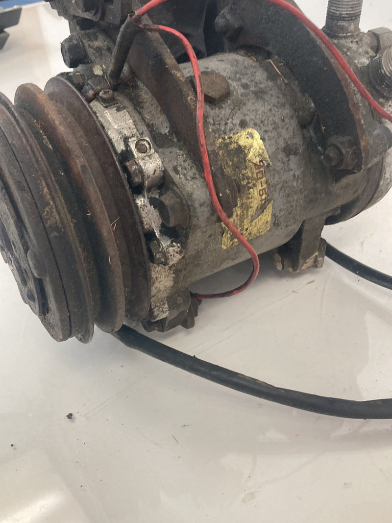 1975-1980 Volvo 244 A/C Compressor w/ Bracket 9118 OEM #4300M