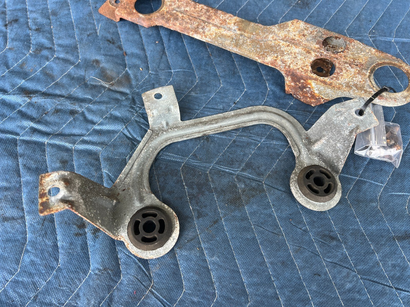 1989-1995 Volvo 740 940 Sedan Air Box Housing Bracket Brace Mount OEM #3702EM