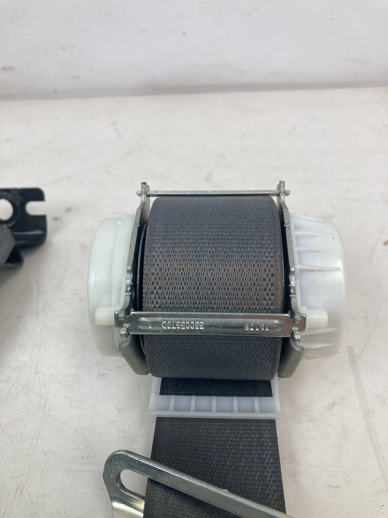 2014-2018 Chevrolet Silverado GMT900 Seat Belt Rear Right 19301676 OEM #5616M