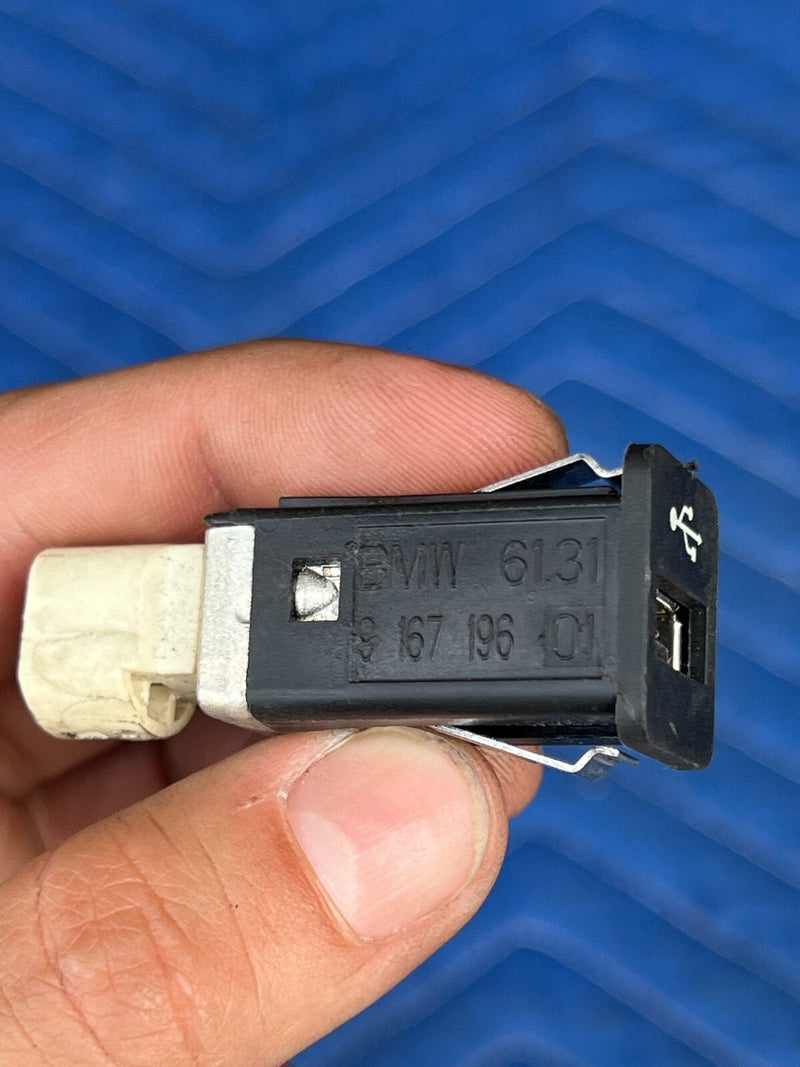 2011-2013 BMW X5 X5M E70 Front Dash USB Port Audio Charger Socket OEM #2072EM
