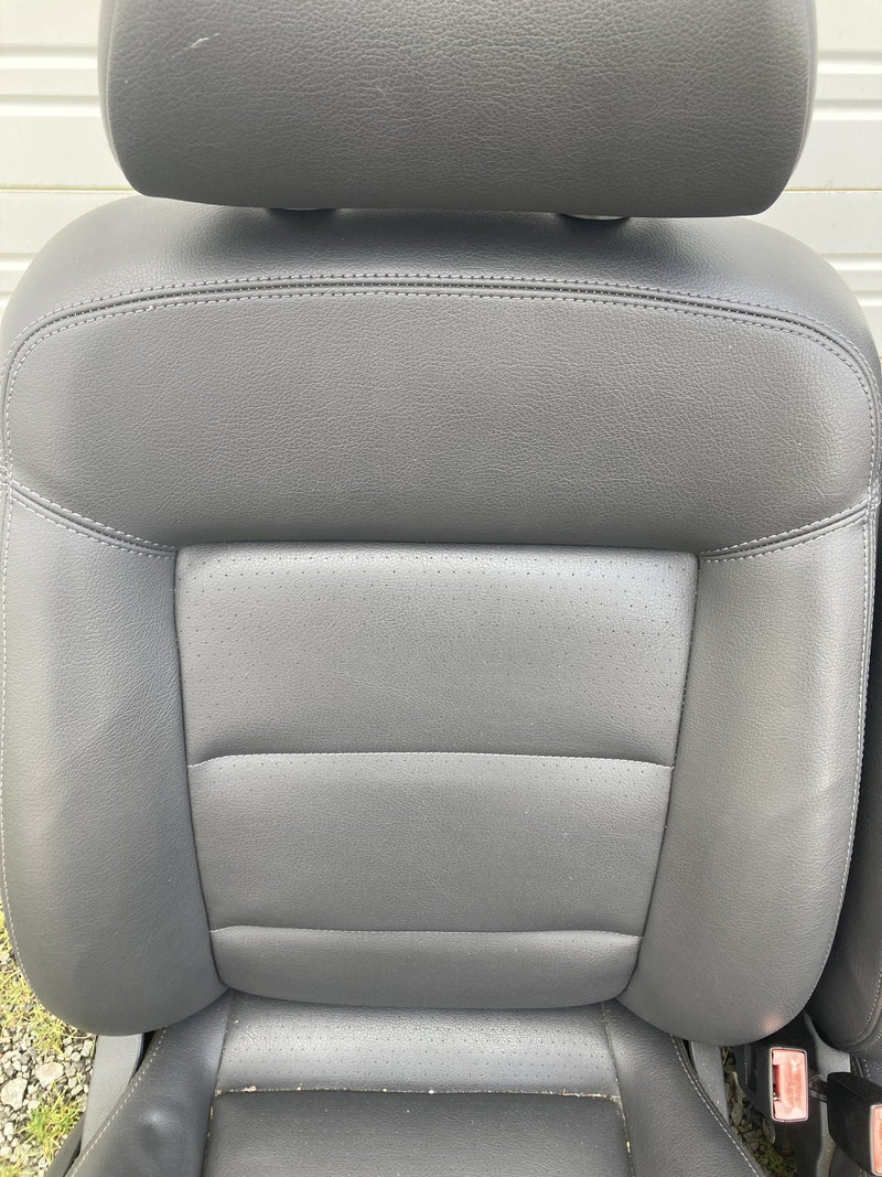 2001-2005 Volkswagen Passat Seat Front Pair Left Right Black OEM #5530M