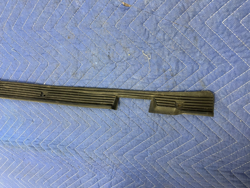 1992-1995 Volvo 940 740 Wagon Rear Hatch Hinge Cover Trim Vent OEM #3193EM