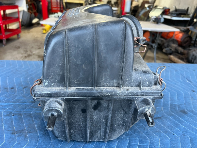 1989-1995 Volvo 740 940 Sedan Air Box Filter Cleaner Housing Assembly OE #3740EM