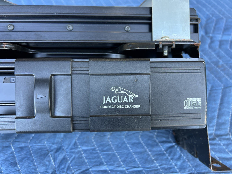 1998-2003 Jaguar XJR XJ8 X308 CD Changer & Speaker Radio Amplifier OEM #4674E