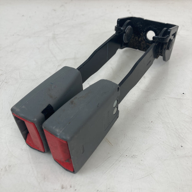 2014-2018 Chevrolet Silverado GMT900 Seat Belt Buckle Rear 23147546 OEM #5614M