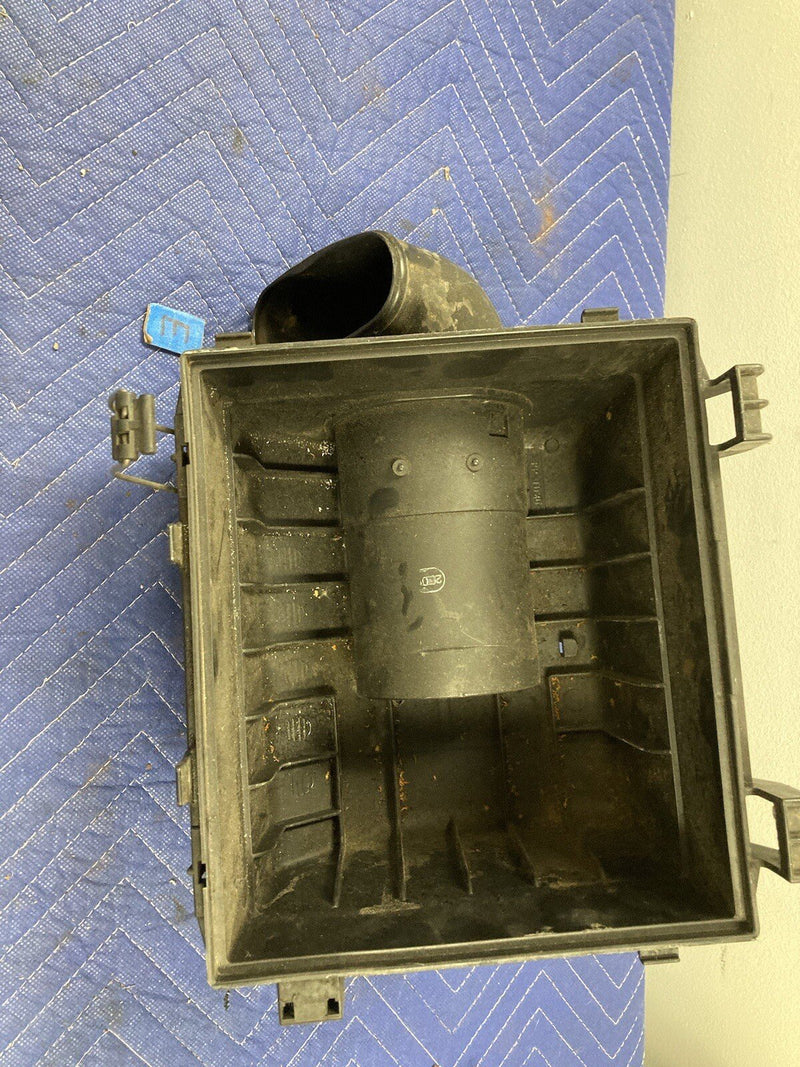 1998-2005 Land Rover Freelander Lower Air Filter Box Assembly OEM #3099M