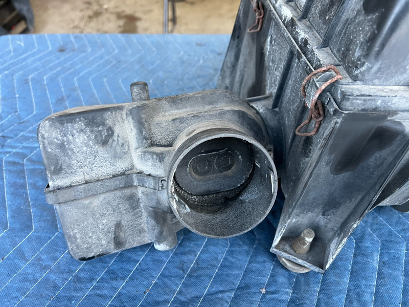 1989-1995 Volvo 740 940 Sedan Air Box Filter Cleaner Housing Assembly OE #3740EM